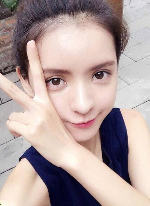 网红情侣博主吃瓜图片,甜蜜互动引网友热议