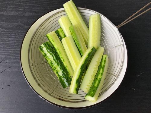 酒店里拍视频的网红吃瓜,揭秘网红吃瓜背后的美食之旅