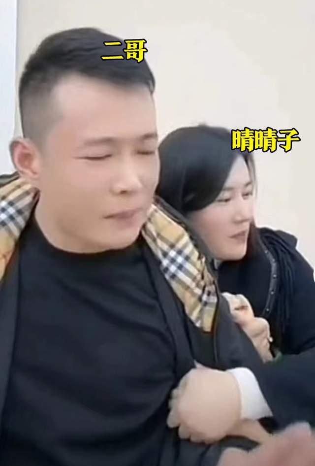 网红二哥吃瓜的视频
