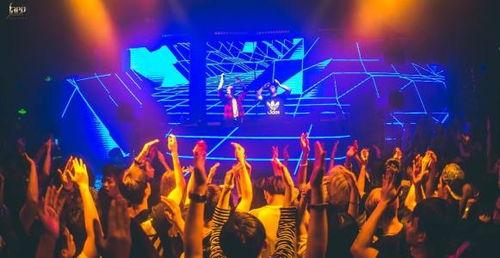 成都吃瓜网红蹦迪视频,吃瓜群众镜头下的夜生活盛况