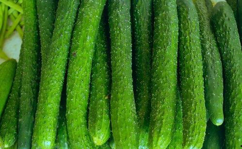 男女合作的网红吃瓜